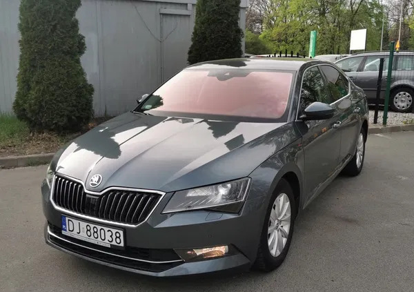 samochody osobowe Skoda Superb cena 99015 przebieg: 91000, rok produkcji 2018 z Nieszawa